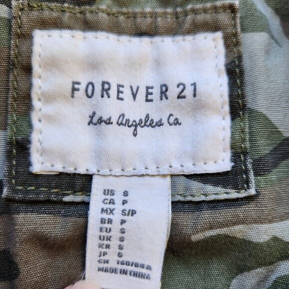 Forever 21 Camouflage Shirt Long Sleeves Snaps Camo Military Utility Edgy Small - Picture 6 of 8